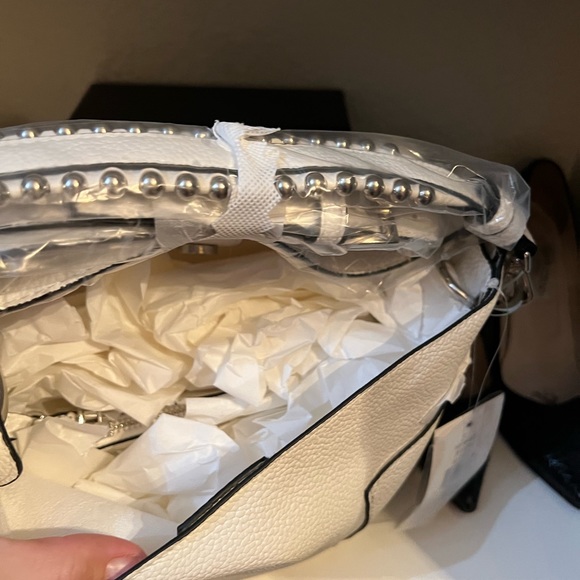 Steve Madden BSAMMY- White Bucket Purse - Picture 9 of 10